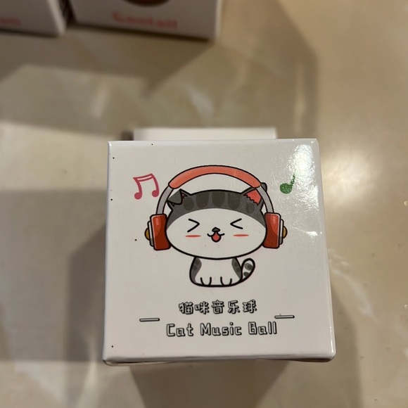 NIB 3pc Interactive Catnip Musical Ball Glowing Cat Ball - Picture 6 of 9